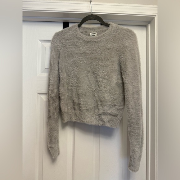 ARITZIA SUNDAY BEST Women's Gray Fuzzy Knit Sweater Cropped Long Sleeve Size S - Picture 1 of 4